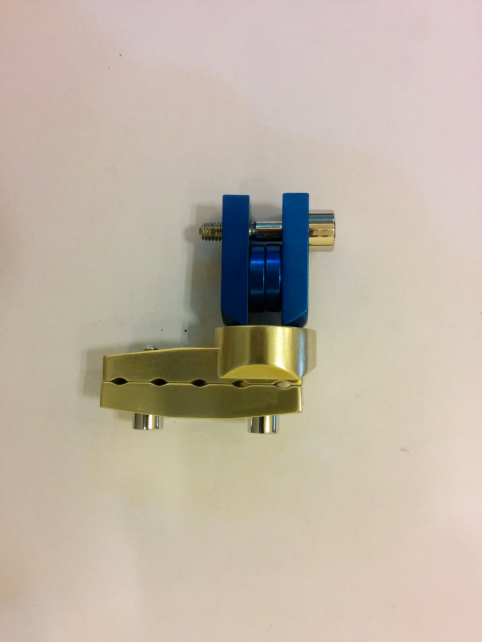 Multiaxis L Clamp for 8mm Rod Fixation