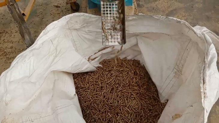 Sawdust Particle Machine