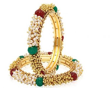 Indian Bollywood Ethnic Gold Plated Pearl Studded Bangle Set