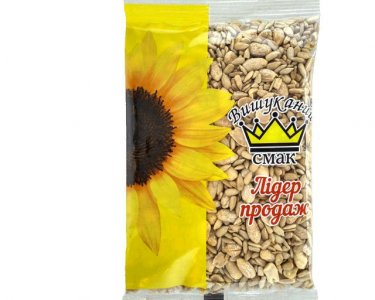 Mix of sunflower kernel with peanuts